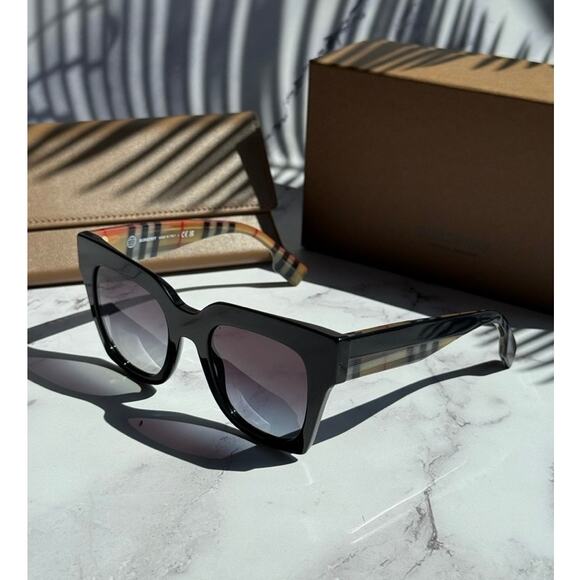 NEW Burberry BE4364 Kitty Black Check Print Square Sunglasses - Picture 1 of 5